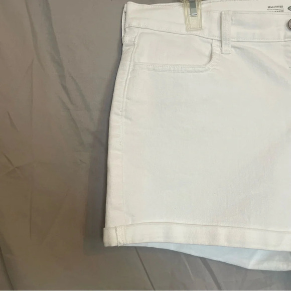 OLD NAVY Women’s Semi Fitted White Jean Short Size 14 Regular - Picture 4 of 7
